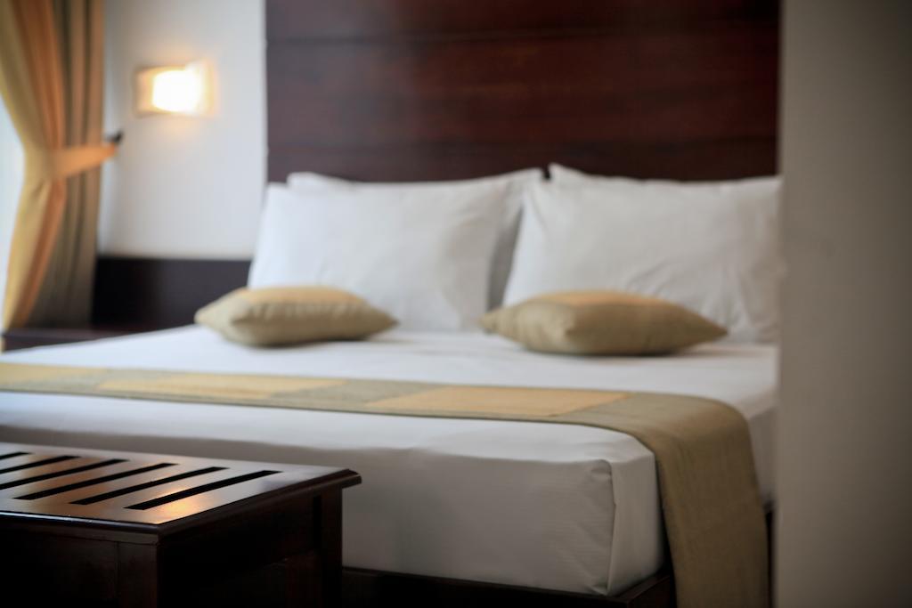 Lavendish Okrin Hotel Kataragama Phòng bức ảnh